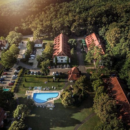 Abbazia Country Club Hotel Nemesnep Bagian luar foto