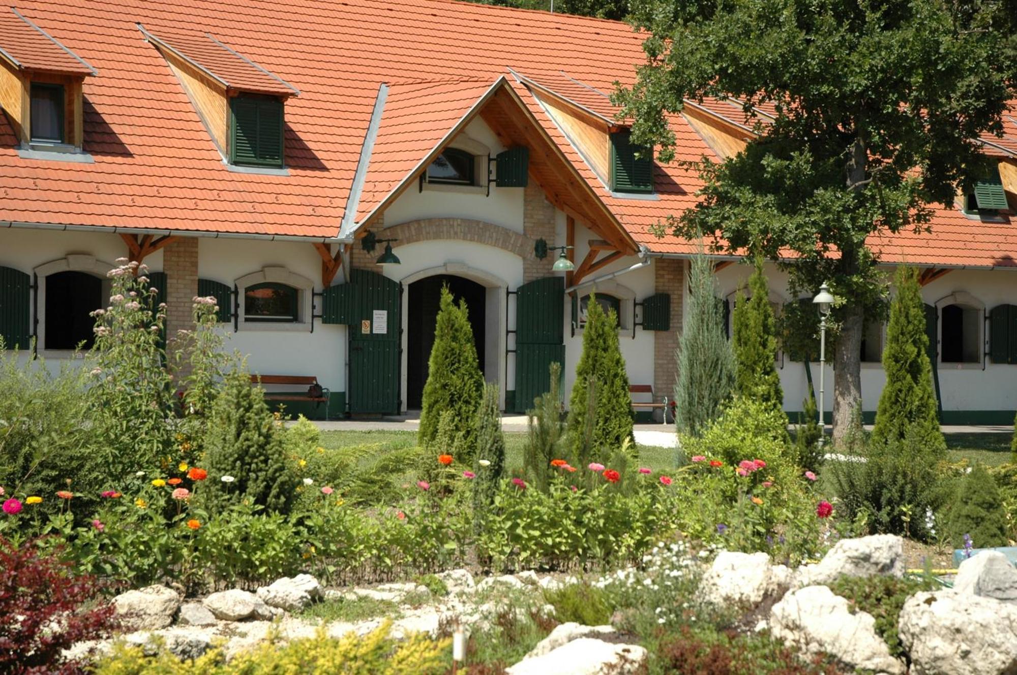 Abbazia Country Club Hotel Nemesnep Bagian luar foto