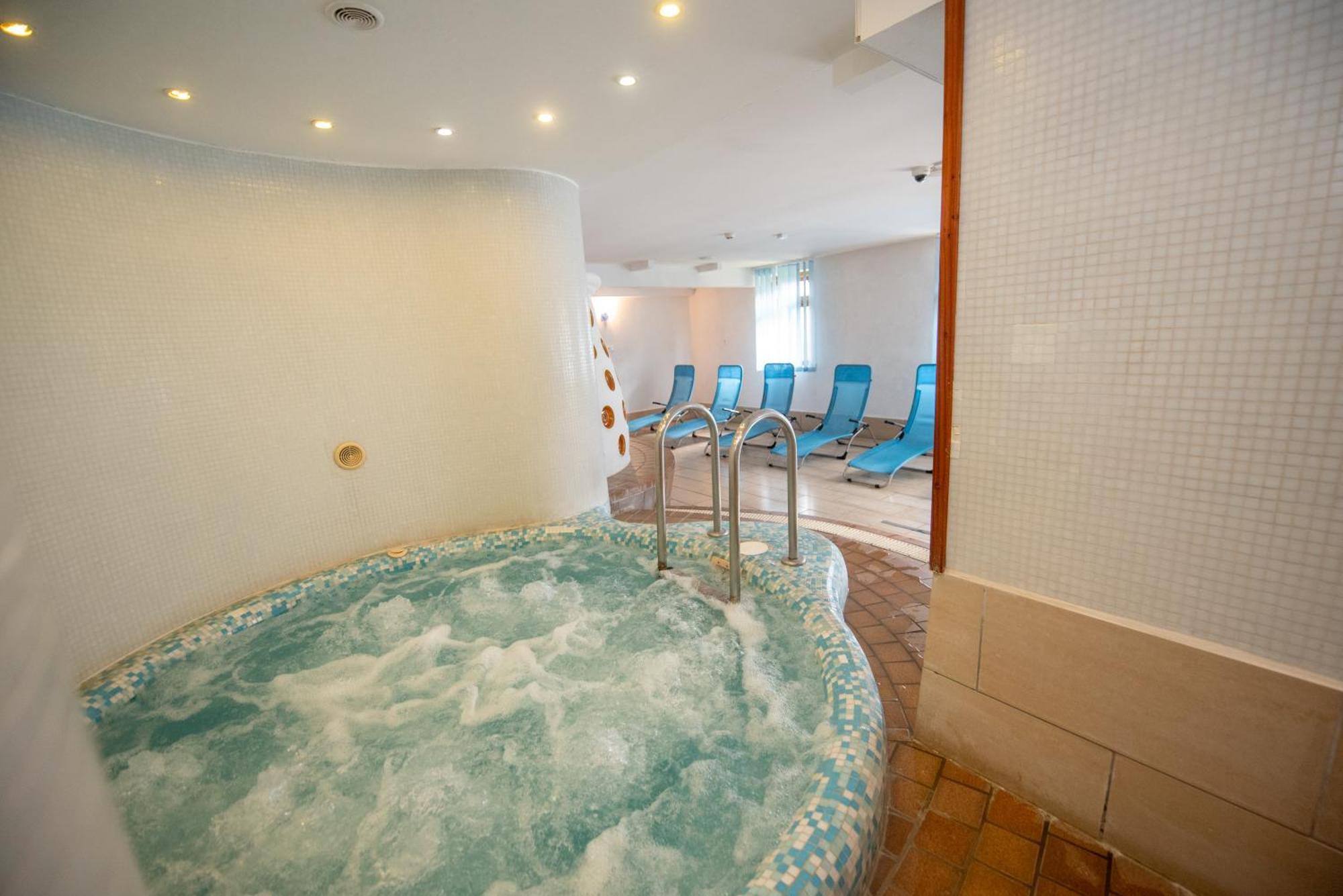 Abbazia Country Club Hotel Nemesnep Bagian luar foto