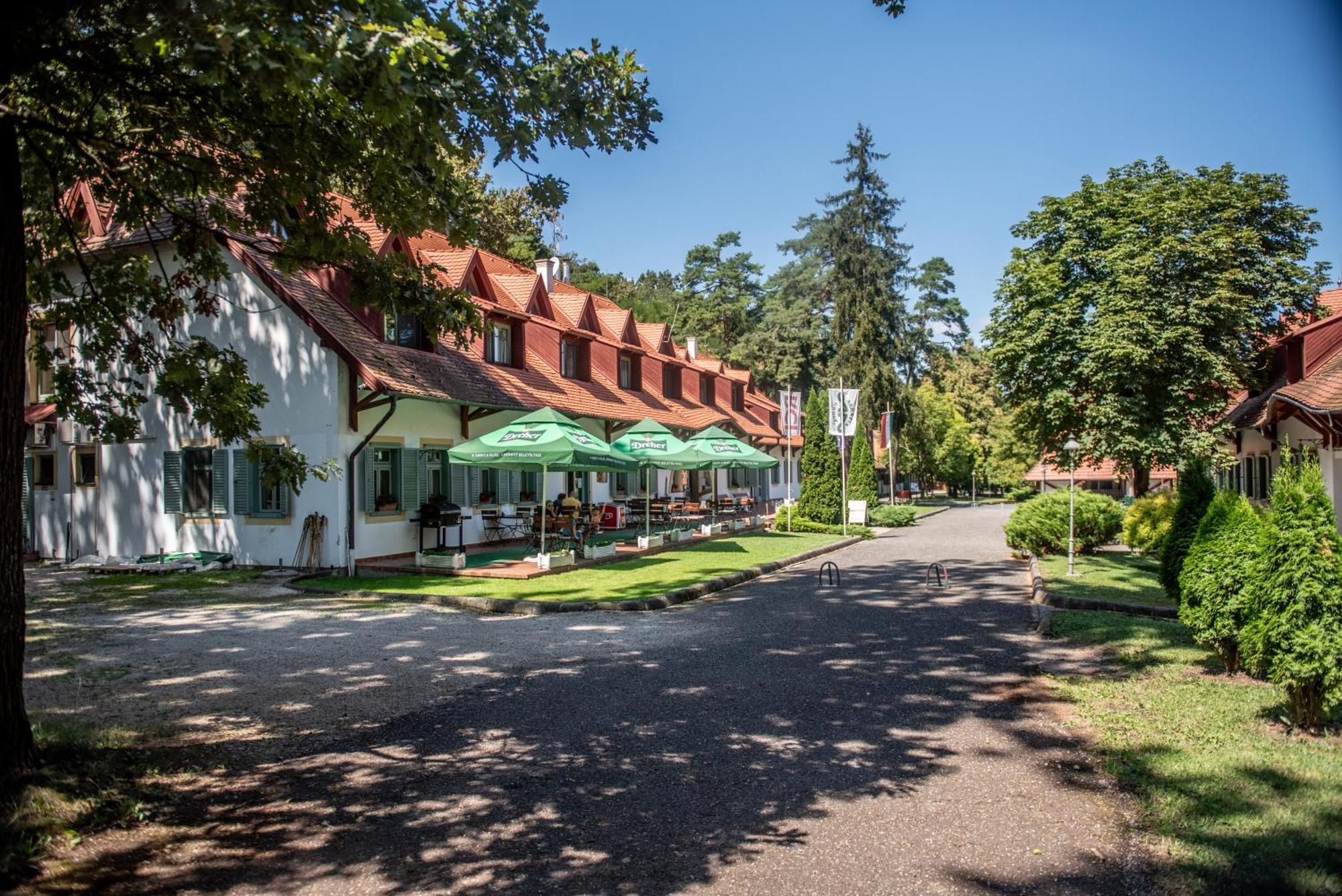 Abbazia Country Club Hotel Nemesnep Bagian luar foto