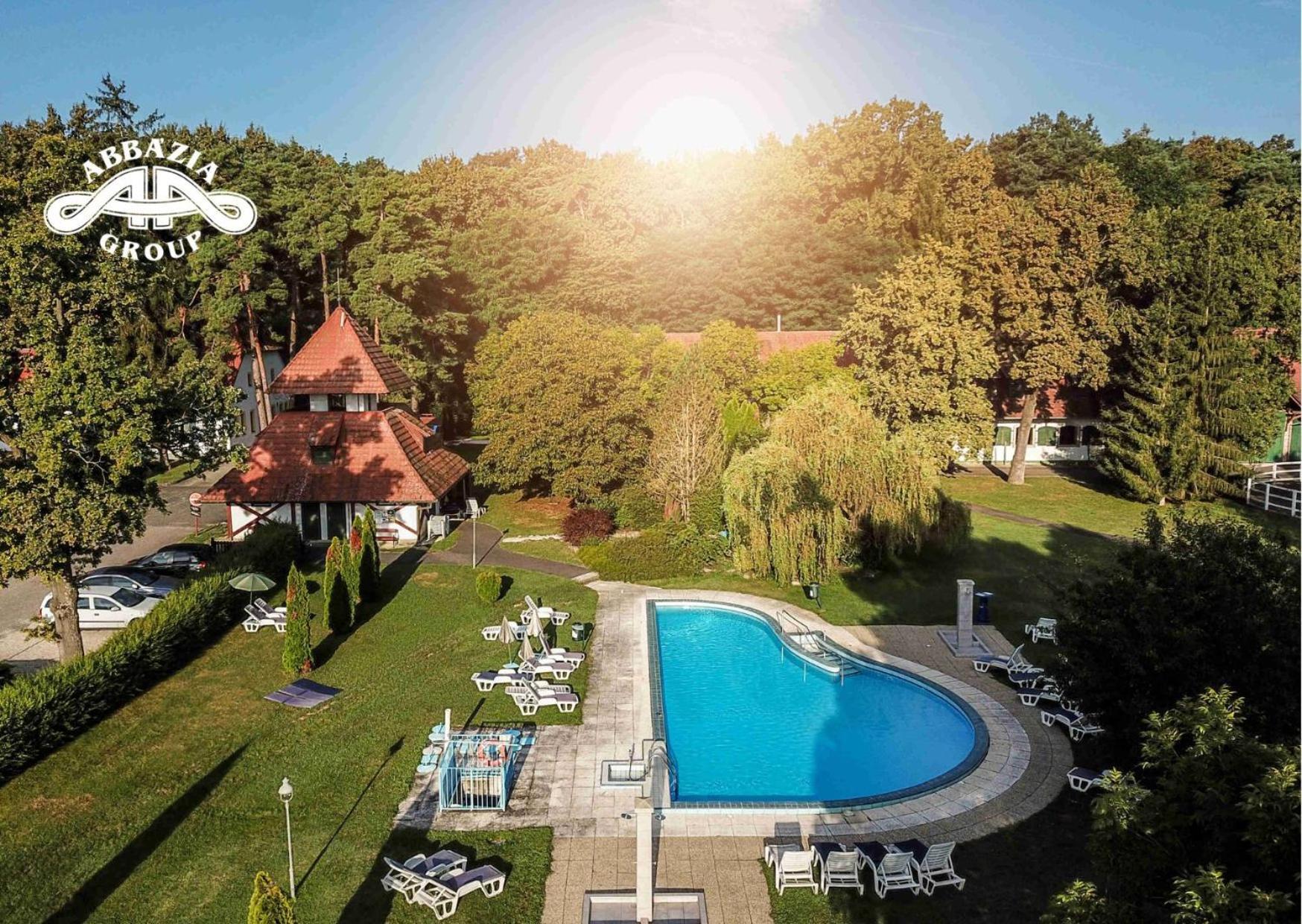 Abbazia Country Club Hotel Nemesnep Bagian luar foto