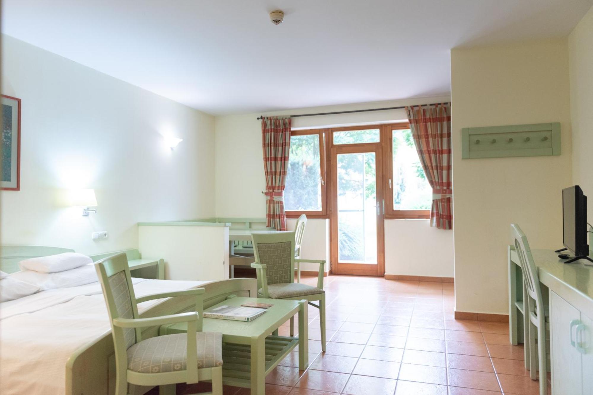 Abbazia Country Club Hotel Nemesnep Bagian luar foto